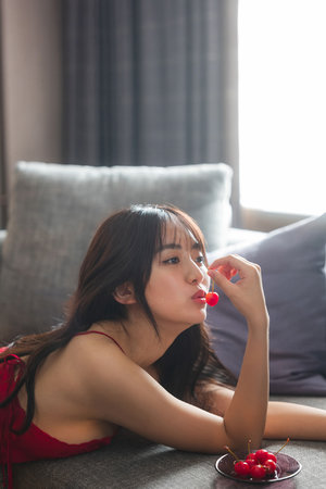 美女脫內衣禁止18以下免費看