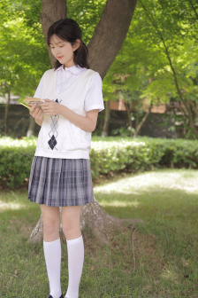 嫂嫂讓小叔子幫忙生孩子視頻