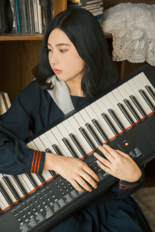 《少婦與子亂倫》電影