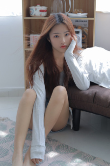 動漫人物打撲克拉絲