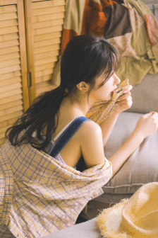 女生一邊喘氣一邊說痛