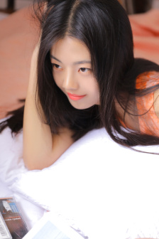 扒開雙腿猛進入小柔的扮演者