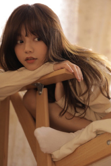 新婚夜緊嫩的奶頭被咬得疼