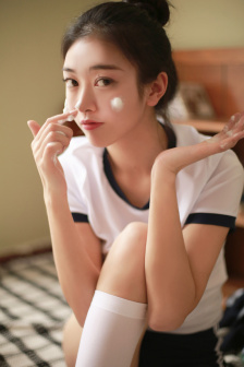 雙腿被綁成M型調教PLAY道具