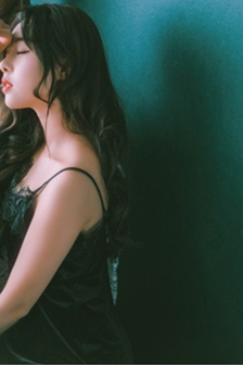 光溜溜美女圖片視頻素材大全