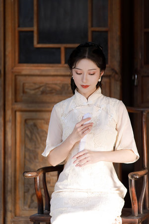 白衣校花與大長腿免費觀看電視劇