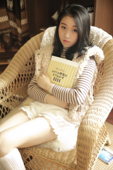 農村老女人PK視頻的背景故事