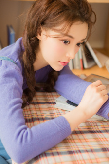 紫色蕾絲包臀緊身連衣裙