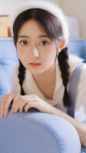 男生和女生在房間里一起生猴子正常嗎