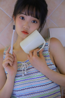 穿丁字褲憋尿勒肚子小腹凸起