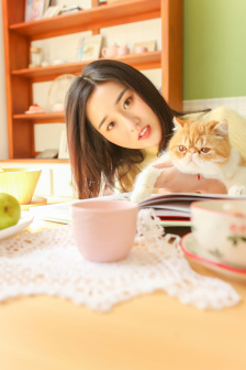 穿進肉欲游戲每天挨C