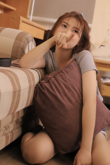 女兒爸爸輕輕地進入