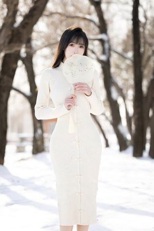 在情趣店被調教成YIN娃的小說