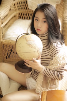 JK小姐姐裙子底下穿的是什么