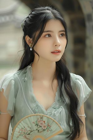 年輕漂亮的小保