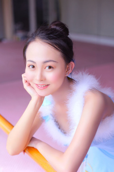 攀上漂亮女局長后