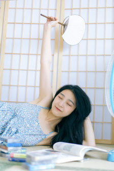 酒瓶塞住不準掉下來