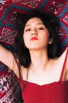 男女一邊吃胸一邊摸下面視頻