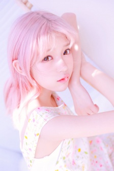 被老總按在辦公桌吸奶頭