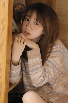 父親爬上女兒的肚皮播放