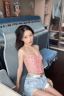 一級特黃aa大片老外兩男一女