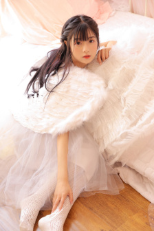 閨蜜老公把我壓在懷里第一集