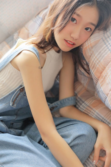 不時用俄語小聲說真心話的鄰桌艾莉在線觀看