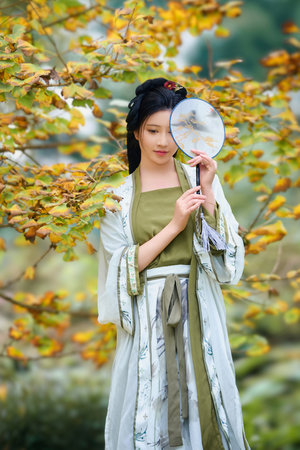 段奕宏迪麗熱巴登voguefilm封面