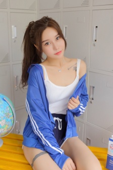 美女露0的奶頭無擋擋