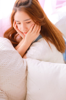 趴下來讓老子爽死你老師視頻