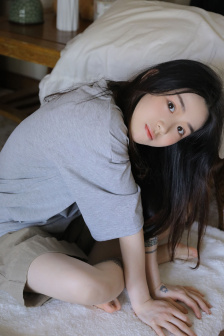 女子赤裸上半身檢查時遭護士闖入