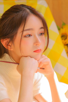 伸進女同桌乳溝里摸爽了