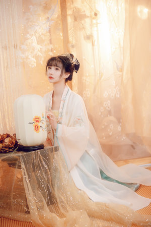 AUG是女性的什么