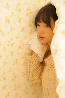 美女和男生一起努力生產豆漿