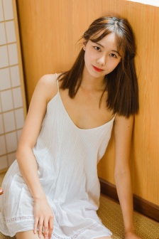 林允回應舉腿說話錯位圖