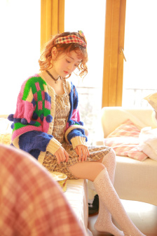 《雨后的公交車站》