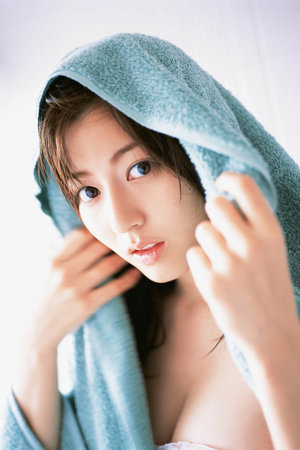 伸進大胸老師里面擠奶