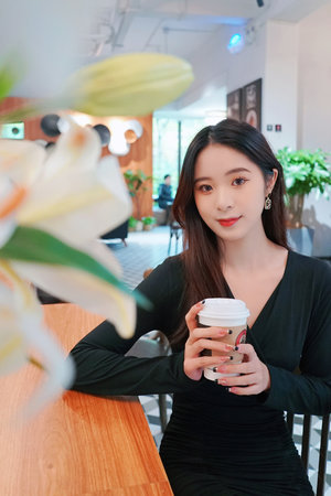 少婦被爽到高潮噴水久久夜色直播