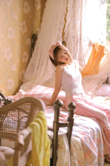 人妻的嘴唇嘗起來有罐裝沙瓦的味道