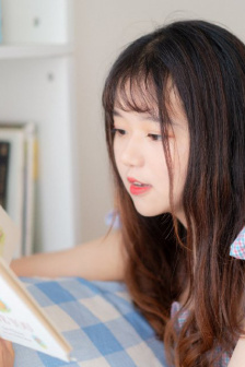 趙局長含著小婷的雙乳