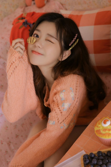 公交掀裙子從后面進去