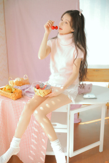 《年輕的女教師》HD