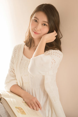 校花扶著校長的巨龍慢慢坐下