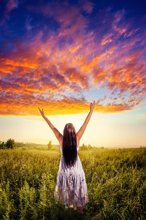 美女被變態脫一光二凈