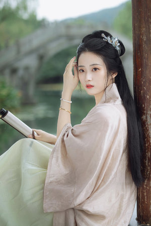 公車上猛烈的進入趙雪晴